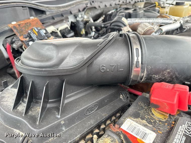 image for item EG2467 2017 Ford F550 flatbed truck