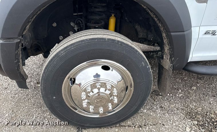 image for item EG2467 2017 Ford F550 flatbed truck