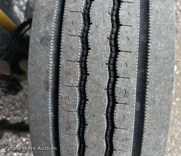 image for item EG2467 2017 Ford F550 flatbed truck