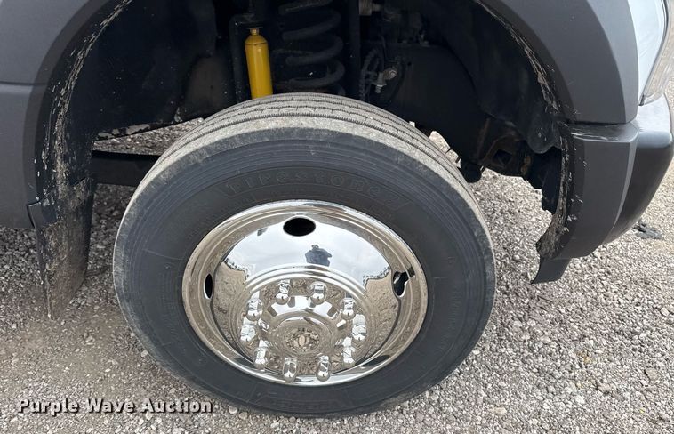 image for item EG2467 2017 Ford F550 flatbed truck