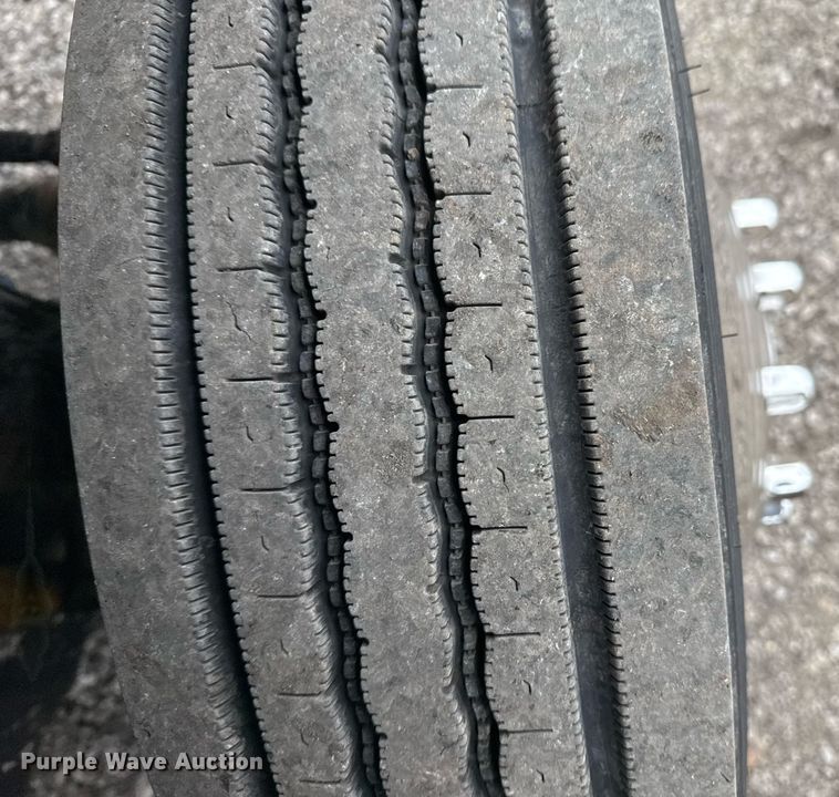 image for item EG2467 2017 Ford F550 flatbed truck