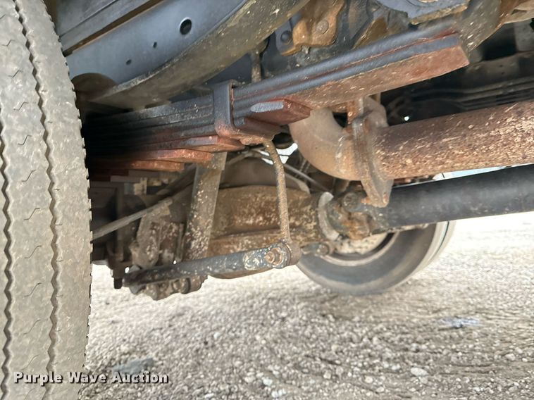 image for item EG2467 2017 Ford F550 flatbed truck