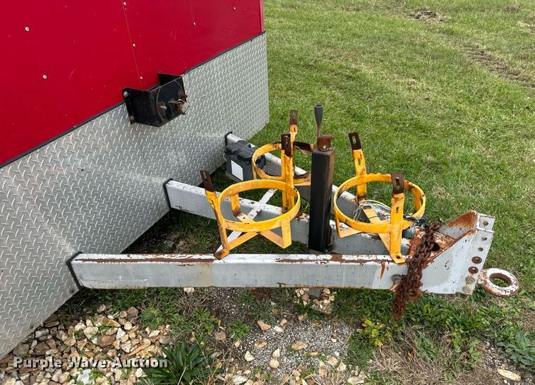 image for item EH7337 2002 Wells Cargo enclosed cargo trailer