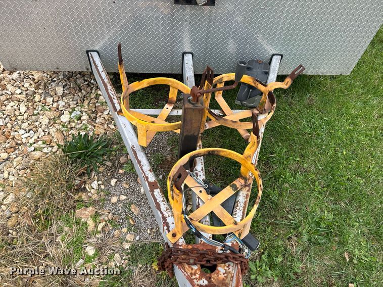 image for item EH7337 2002 Wells Cargo enclosed cargo trailer