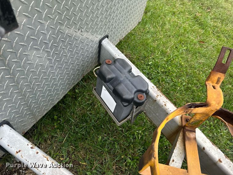 image for item EH7337 2002 Wells Cargo enclosed cargo trailer