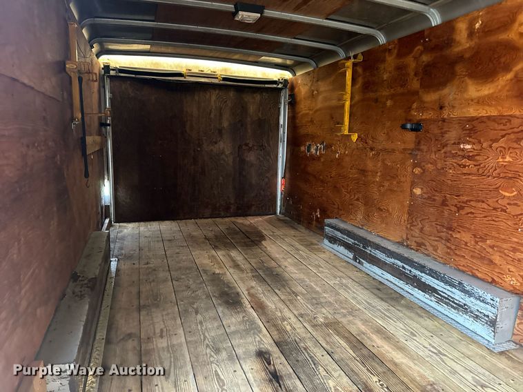 image for item EH7337 2002 Wells Cargo enclosed cargo trailer