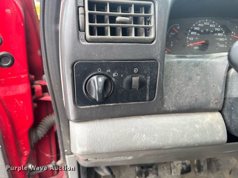 image for item EI4098 2003 Ford F550 Super Duty XL truck cab and chassis