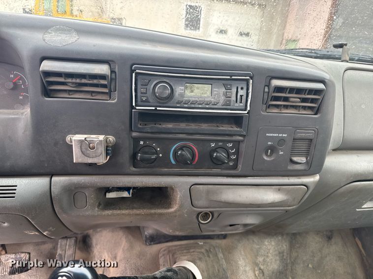 image for item EI4098 2003 Ford F550 Super Duty XL truck cab and chassis