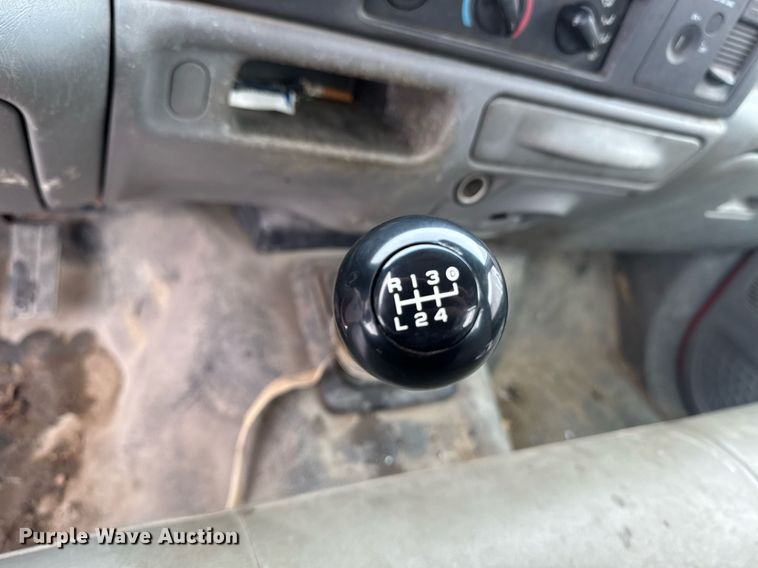 image for item EI4098 2003 Ford F550 Super Duty XL truck cab and chassis