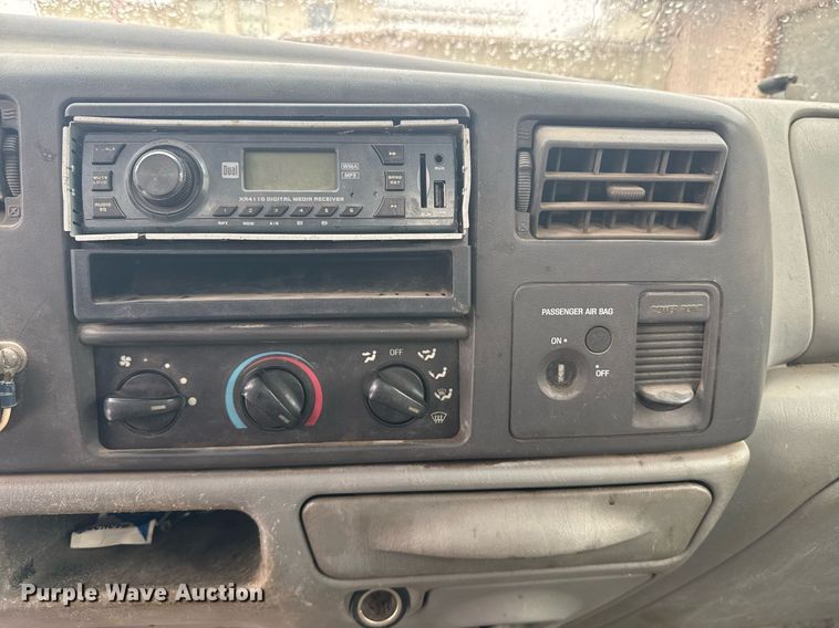 image for item EI4098 2003 Ford F550 Super Duty XL truck cab and chassis