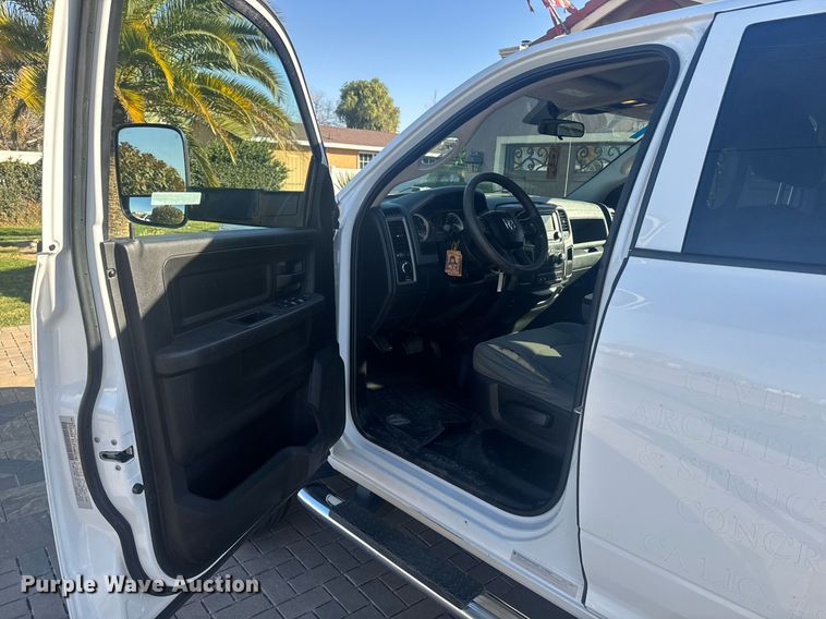 image for item EI4114 2018 Dodge Ram 4500 Crew Cab truck cab and chassis
