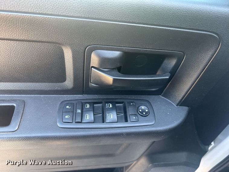 image for item EI4114 2018 Dodge Ram 4500 Crew Cab truck cab and chassis