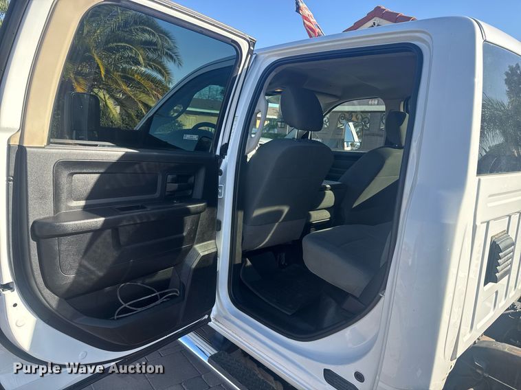 image for item EI4114 2018 Dodge Ram 4500 Crew Cab truck cab and chassis