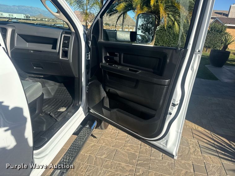 image for item EI4114 2018 Dodge Ram 4500 Crew Cab truck cab and chassis