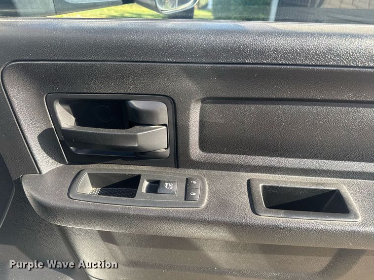 image for item EI4114 2018 Dodge Ram 4500 Crew Cab truck cab and chassis