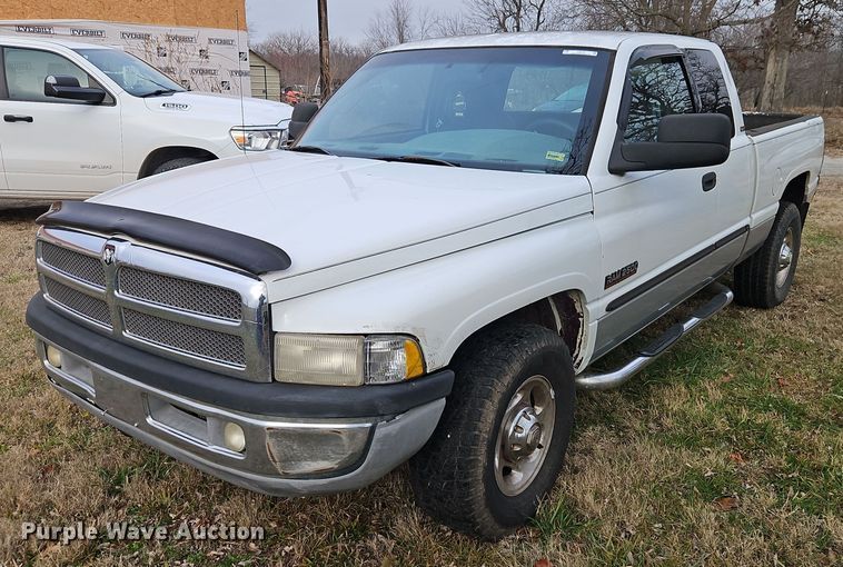 image for item EI8775 2000 Dodge Ram 2500 Quad Cab pickup truck