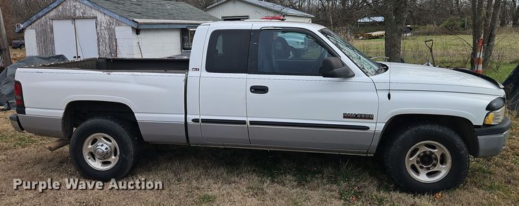 image for item EI8775 2000 Dodge Ram 2500 Quad Cab pickup truck