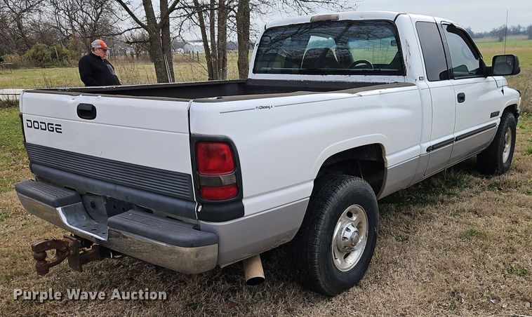 image for item EI8775 2000 Dodge Ram 2500 Quad Cab pickup truck