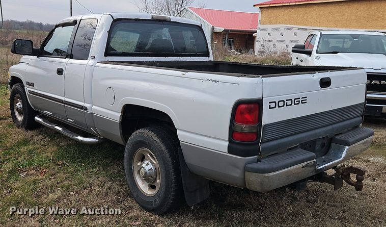 image for item EI8775 2000 Dodge Ram 2500 Quad Cab pickup truck