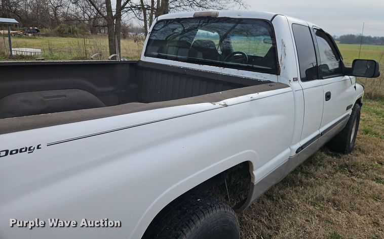 image for item EI8775 2000 Dodge Ram 2500 Quad Cab pickup truck