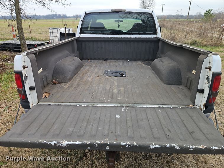 image for item EI8775 2000 Dodge Ram 2500 Quad Cab pickup truck