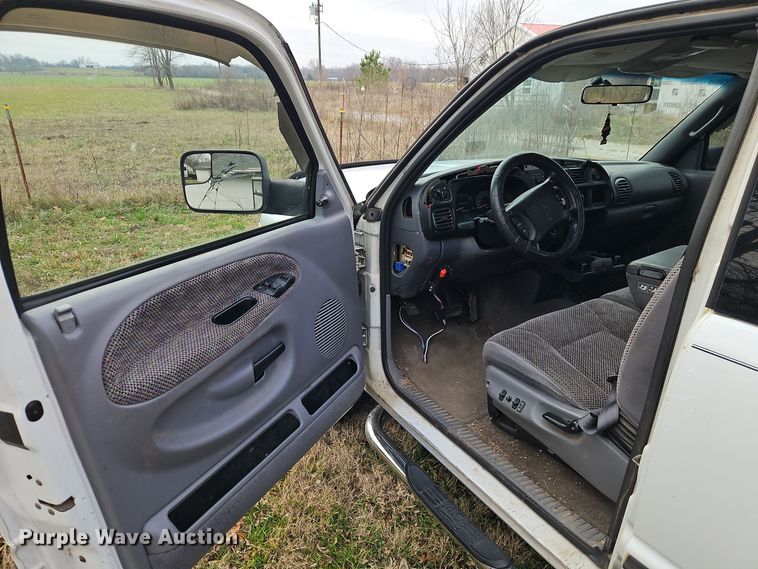 image for item EI8775 2000 Dodge Ram 2500 Quad Cab pickup truck