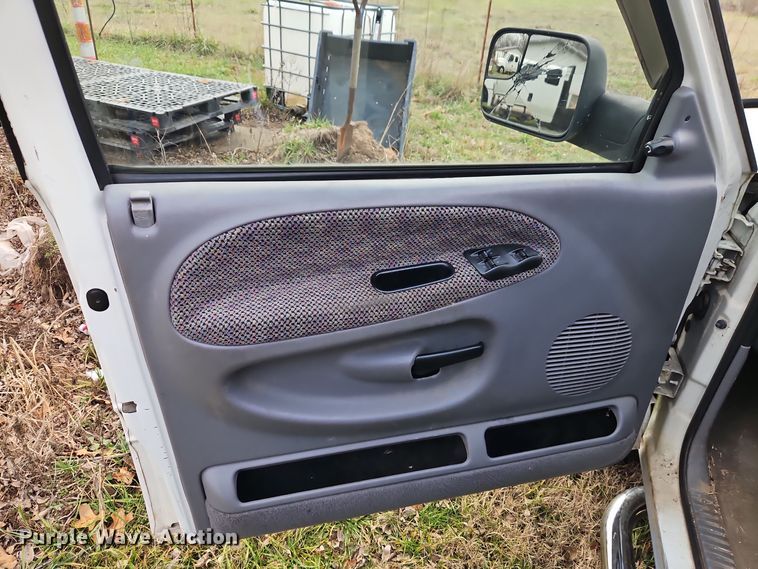 image for item EI8775 2000 Dodge Ram 2500 Quad Cab pickup truck