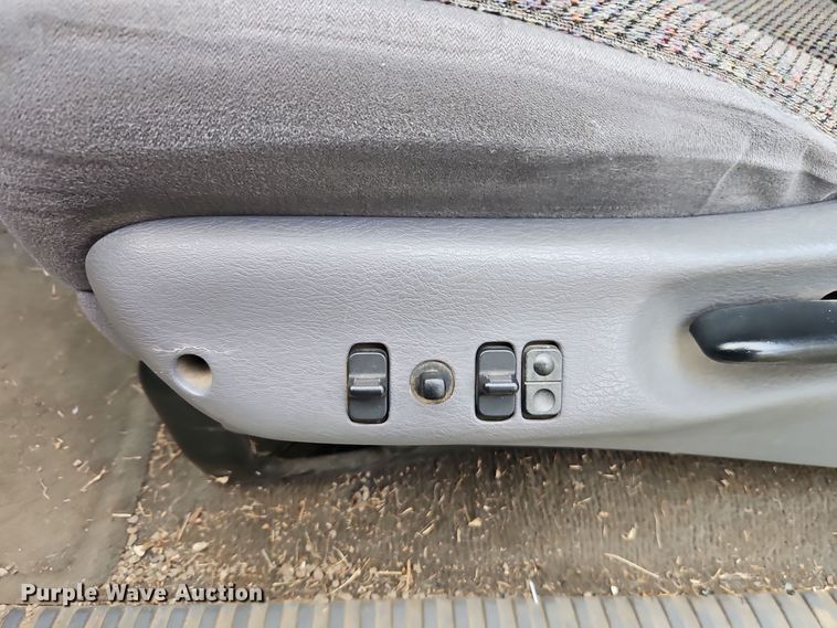 image for item EI8775 2000 Dodge Ram 2500 Quad Cab pickup truck