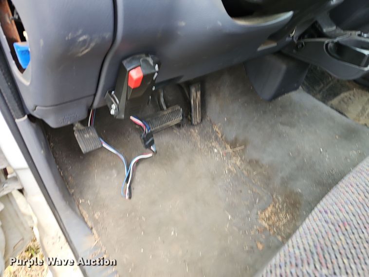 image for item EI8775 2000 Dodge Ram 2500 Quad Cab pickup truck