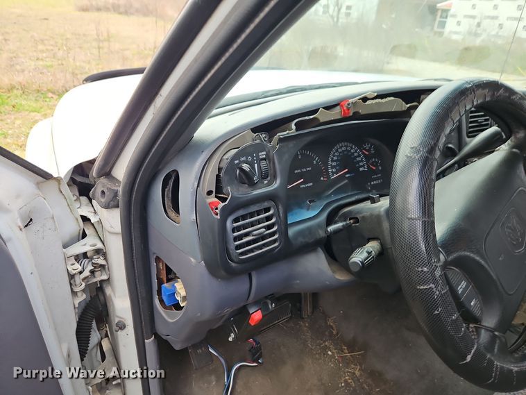 image for item EI8775 2000 Dodge Ram 2500 Quad Cab pickup truck
