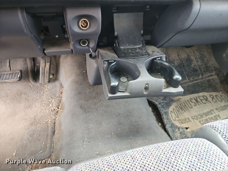 image for item EI8775 2000 Dodge Ram 2500 Quad Cab pickup truck