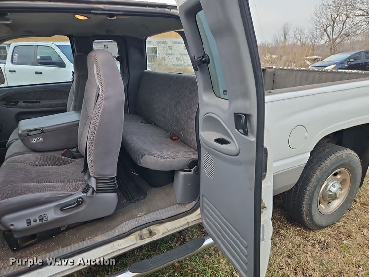 image for item EI8775 2000 Dodge Ram 2500 Quad Cab pickup truck