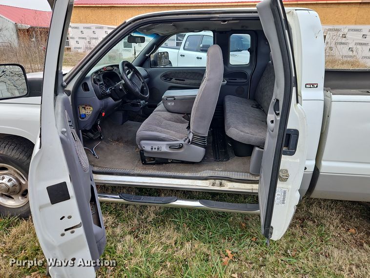 image for item EI8775 2000 Dodge Ram 2500 Quad Cab pickup truck