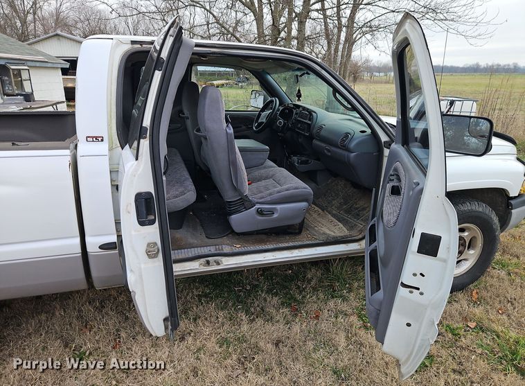 image for item EI8775 2000 Dodge Ram 2500 Quad Cab pickup truck
