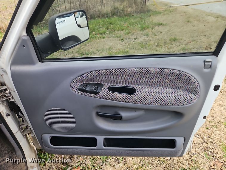 image for item EI8775 2000 Dodge Ram 2500 Quad Cab pickup truck