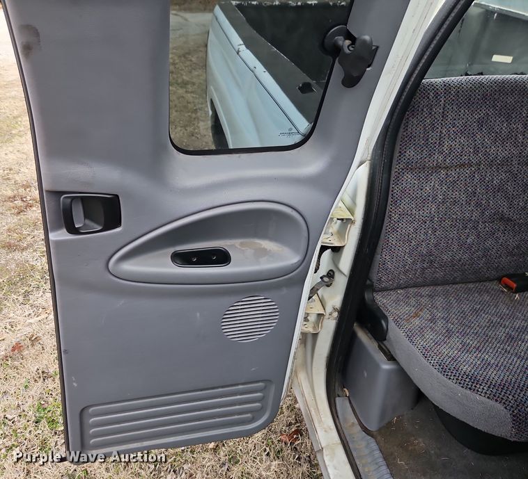 image for item EI8775 2000 Dodge Ram 2500 Quad Cab pickup truck