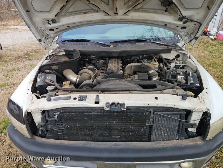 image for item EI8775 2000 Dodge Ram 2500 Quad Cab pickup truck
