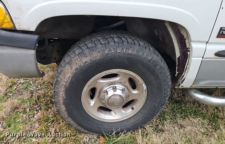 image for item EI8775 2000 Dodge Ram 2500 Quad Cab pickup truck