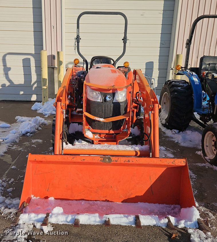image for item EI8780 Kubota L3301D MFWD tractor