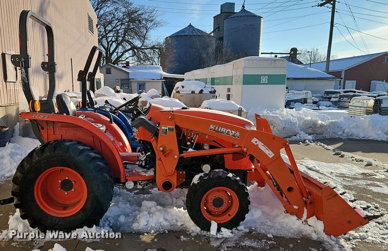 image for item EI8780 Kubota L3301D MFWD tractor