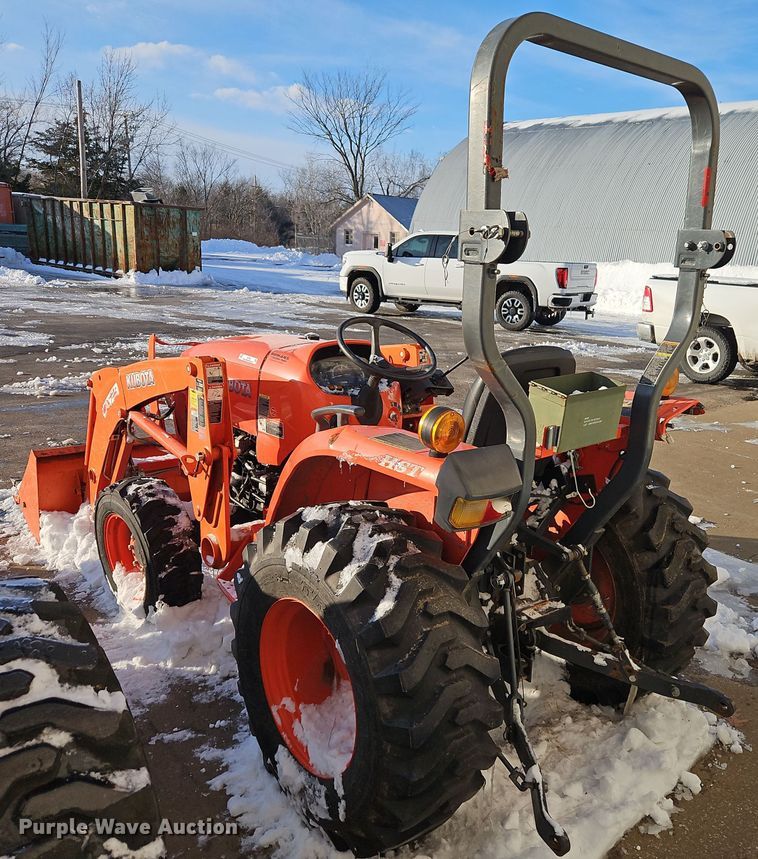 image for item EI8780 Kubota L3301D MFWD tractor