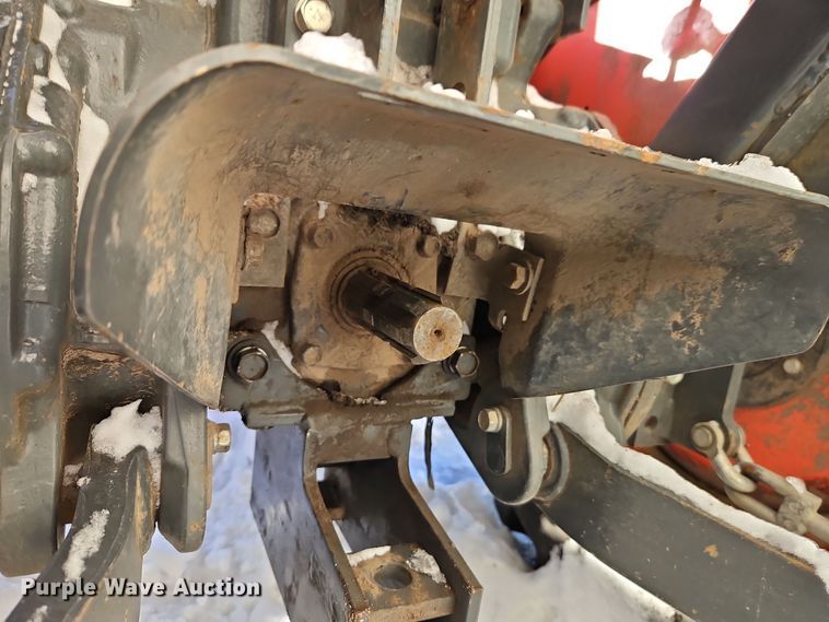 image for item EI8780 Kubota L3301D MFWD tractor