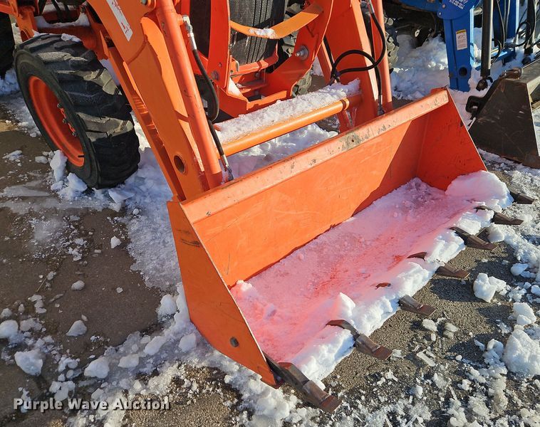 image for item EI8780 Kubota L3301D MFWD tractor