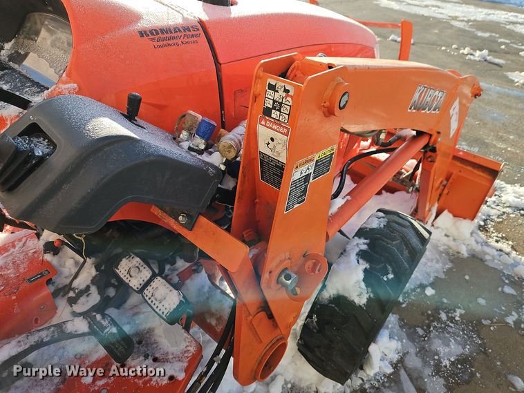 image for item EI8780 Kubota L3301D MFWD tractor