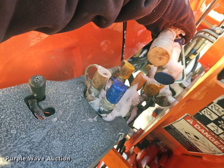 image for item EI8780 Kubota L3301D MFWD tractor