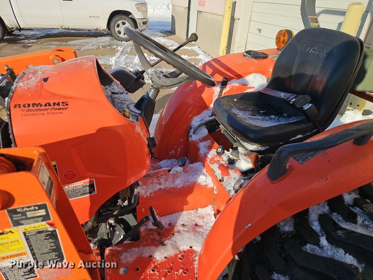 image for item EI8780 Kubota L3301D MFWD tractor