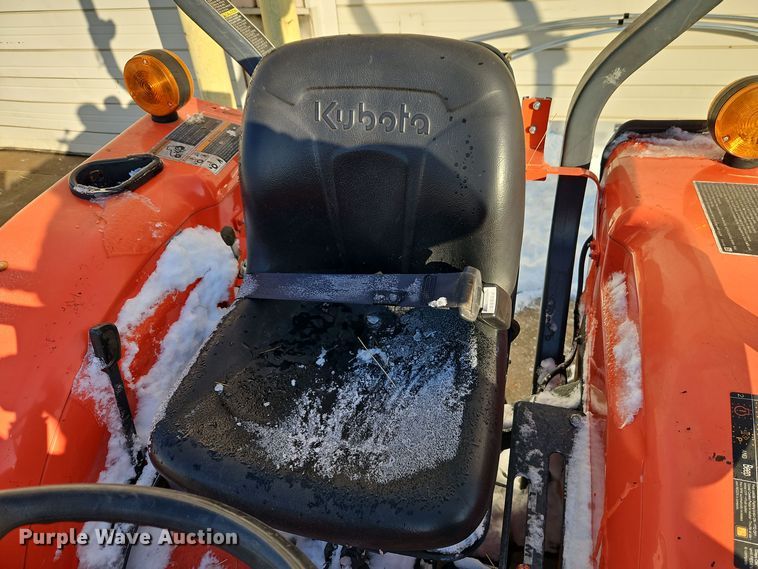 image for item EI8780 Kubota L3301D MFWD tractor