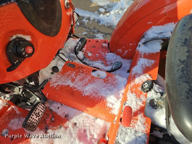 image for item EI8780 Kubota L3301D MFWD tractor