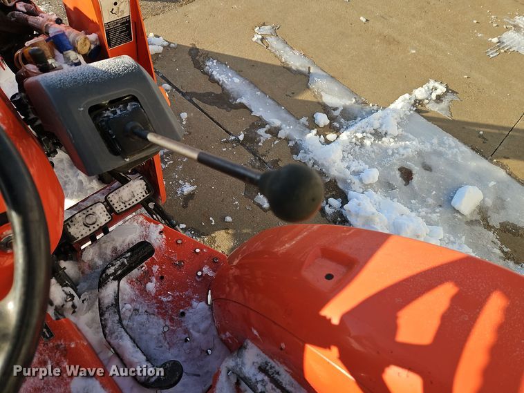 image for item EI8780 Kubota L3301D MFWD tractor