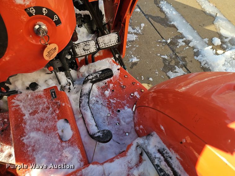 image for item EI8780 Kubota L3301D MFWD tractor